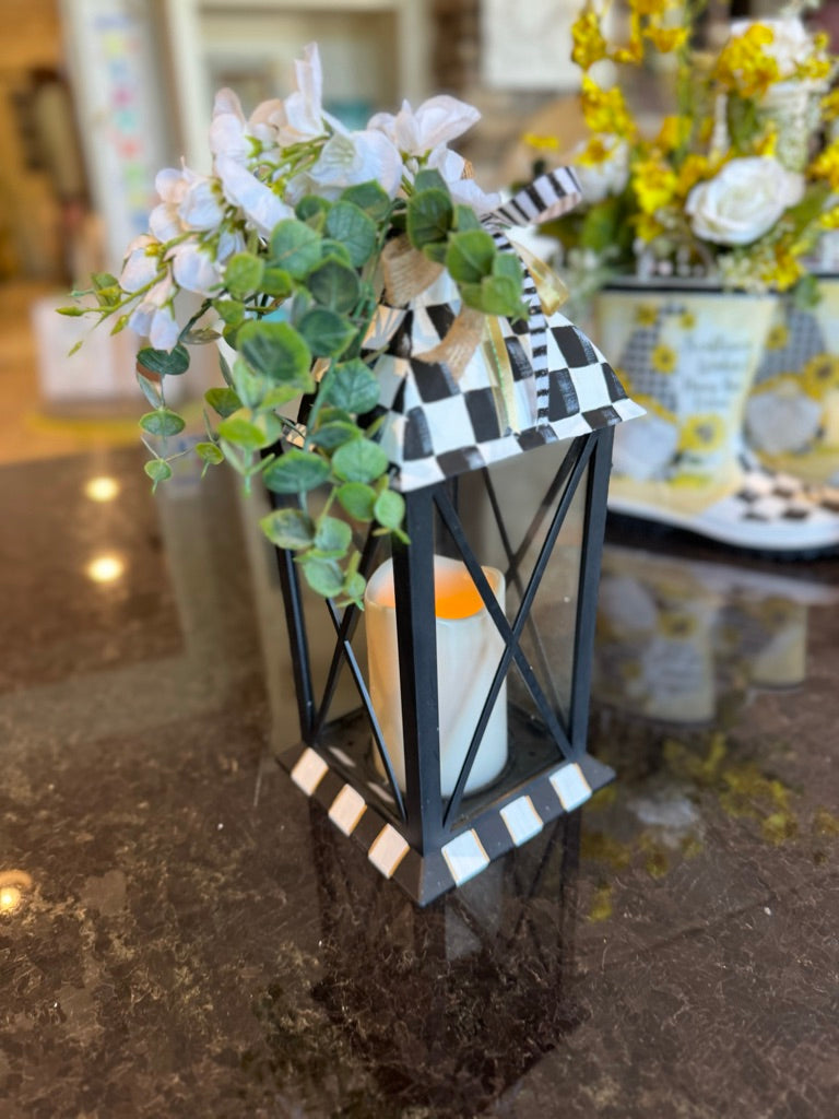 Mackenzie style LED lantern